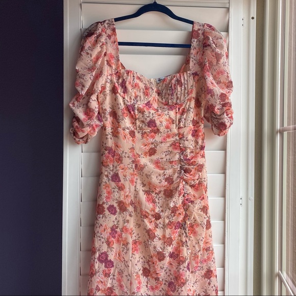 Urban Outfitters Dresses & Skirts - Strangers & Lovers beautiful floral dress